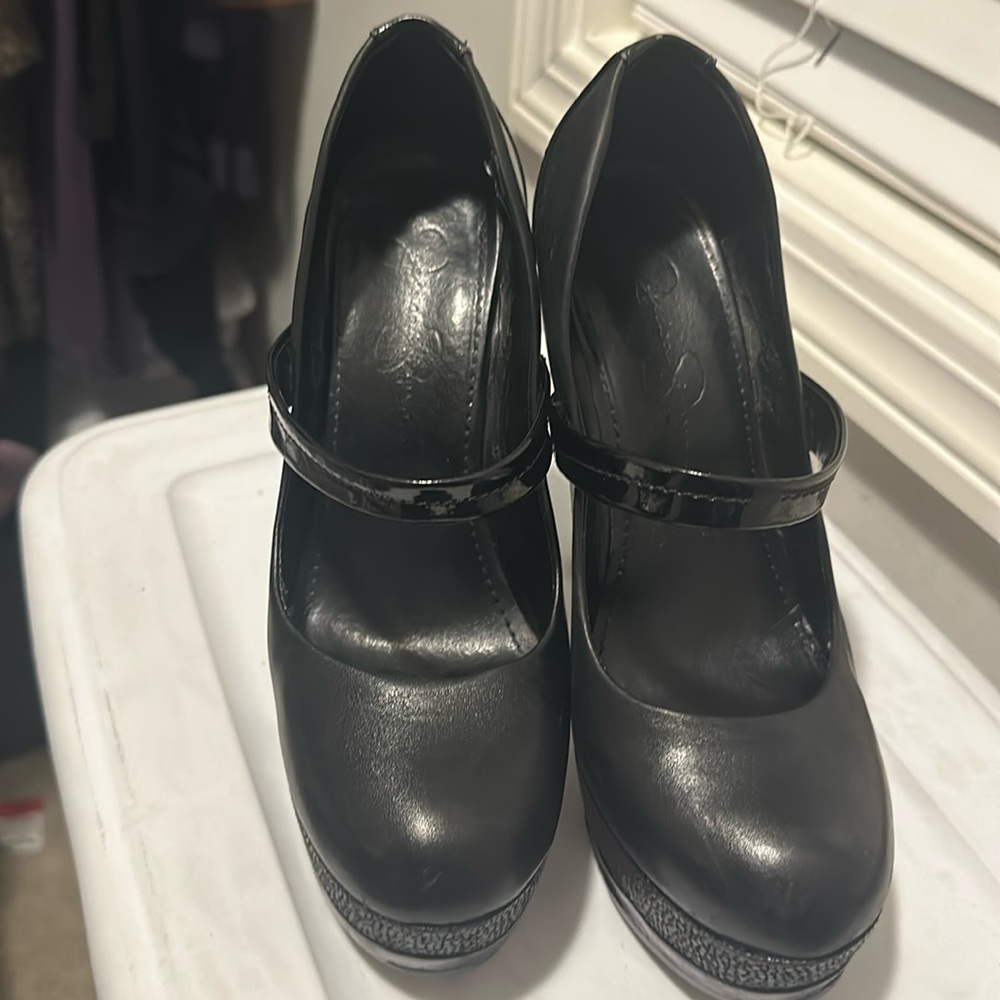 Jessica Simpson black leather heels